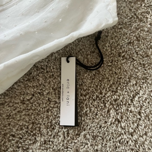 ⭐️ Firm Price ⭐️ White Dress with Swiss polka dots - Picture 6 of 12